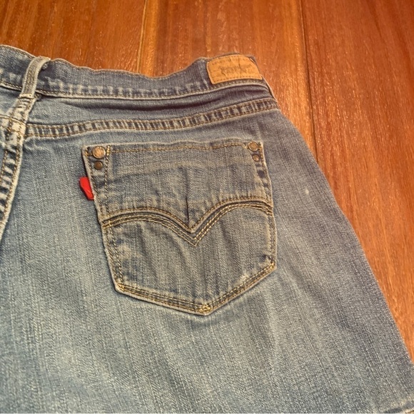 Levi’s Women’s Denim Jean Mid Rise Shorts Size 10 - Picture 3 of 9